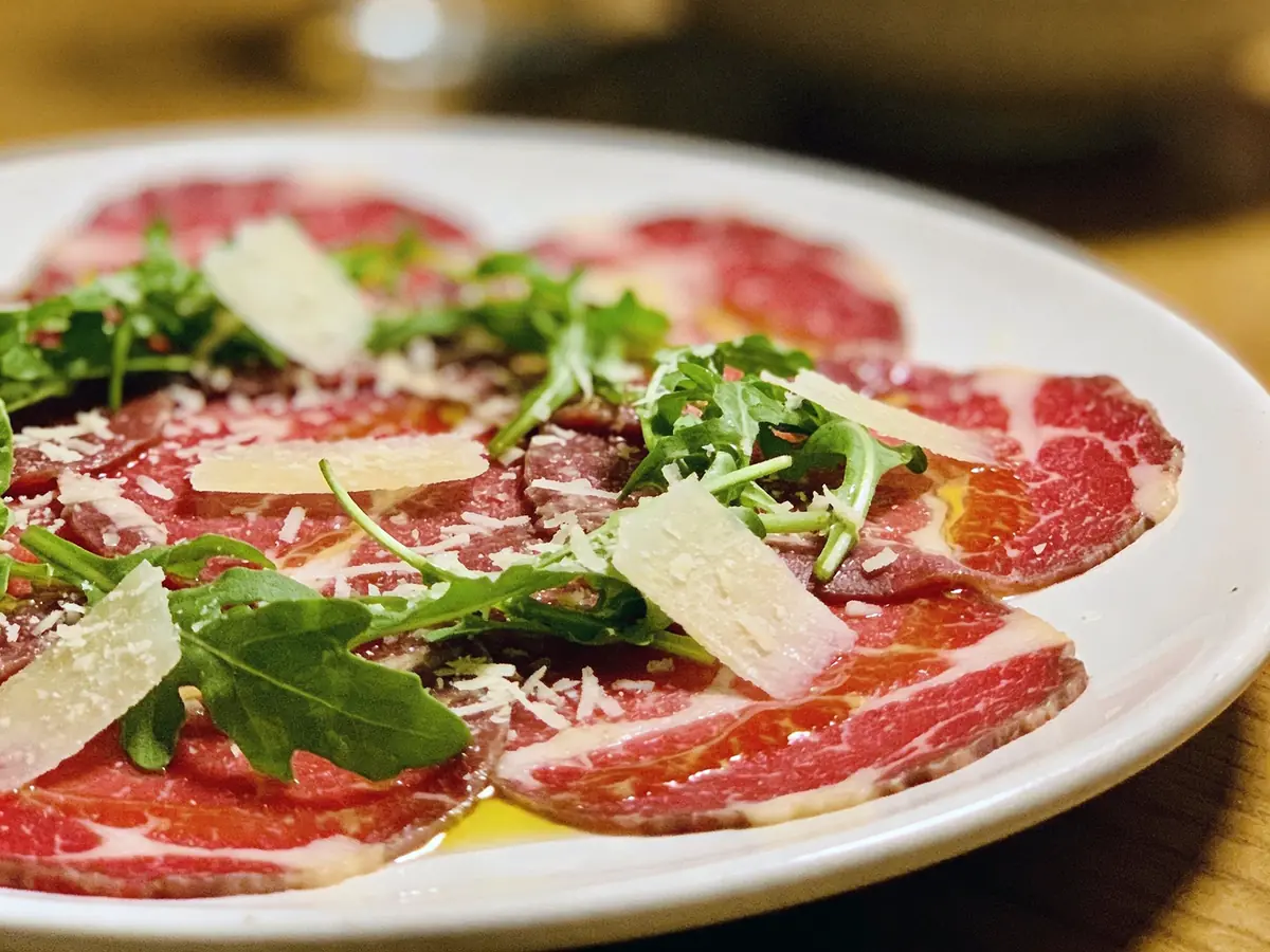 Carpaccio with arugula, beef and caper — Italy recipe