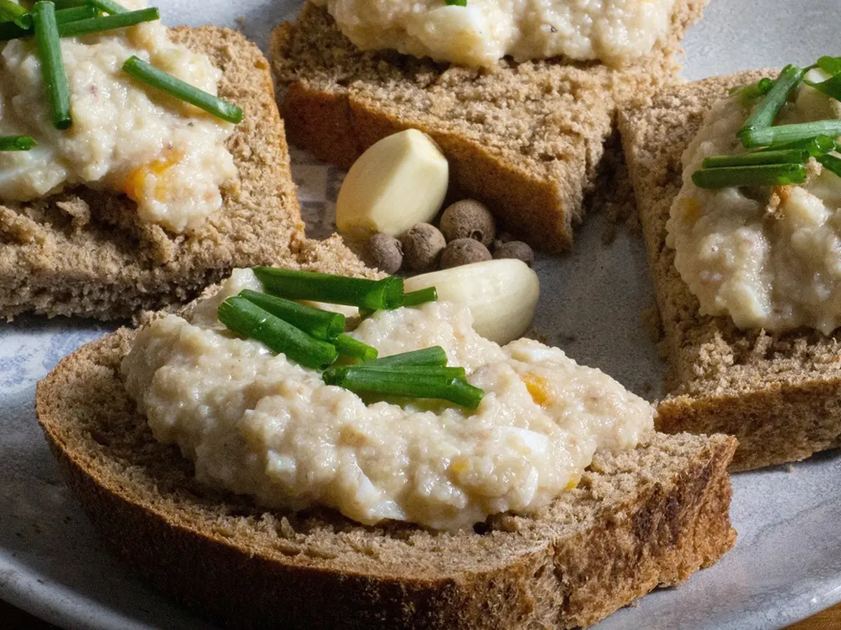 Forshmak with herring, apple and bread — Israel recipe