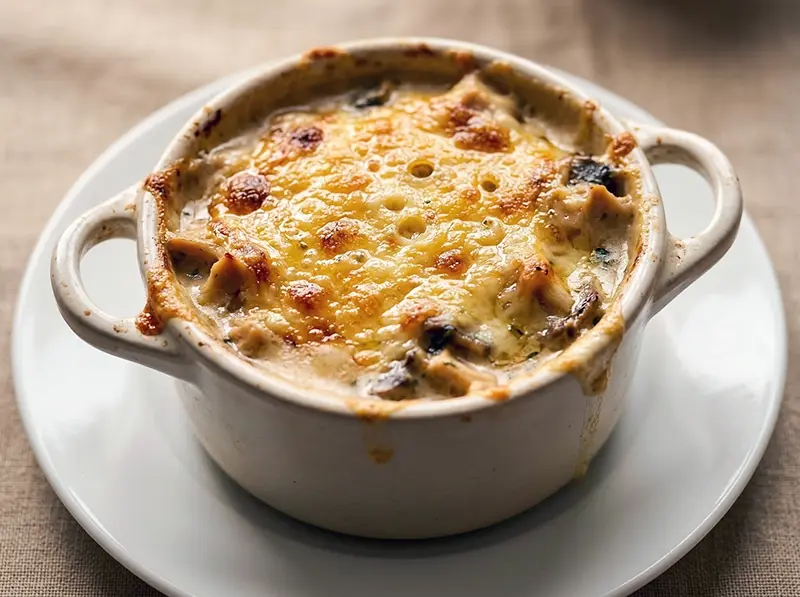 Chicken and Mushroom Julienne with chicken, mushrooms and onion — Russia recipe