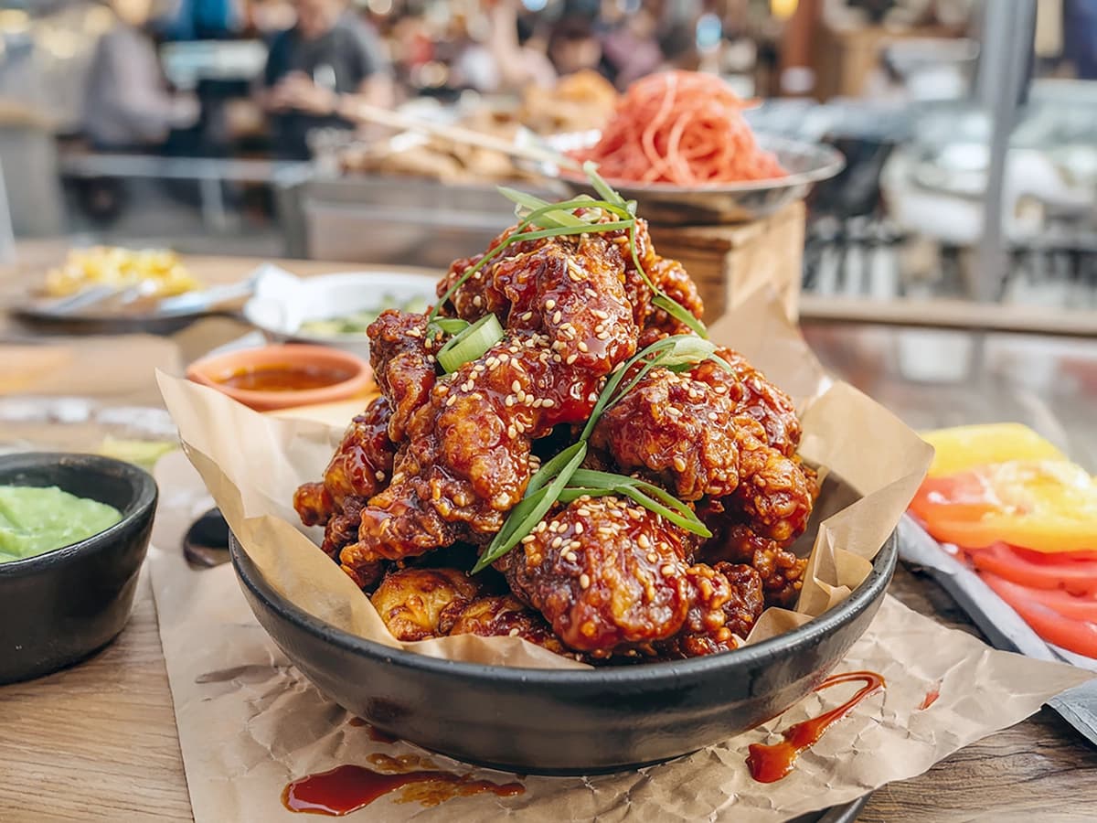 Korean Fried Chicken with chicken, gochujang and cornstarch — Korea recipe
