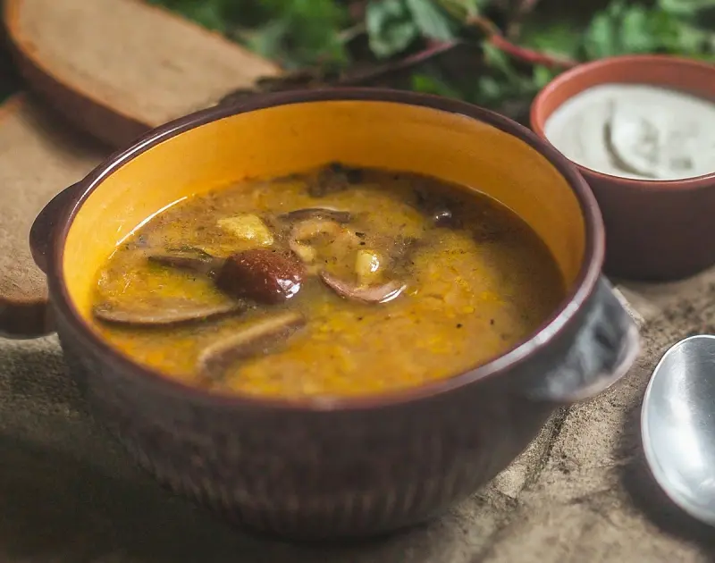 Mushroom Soup with mushrooms, potato and carrot — Russia recipe