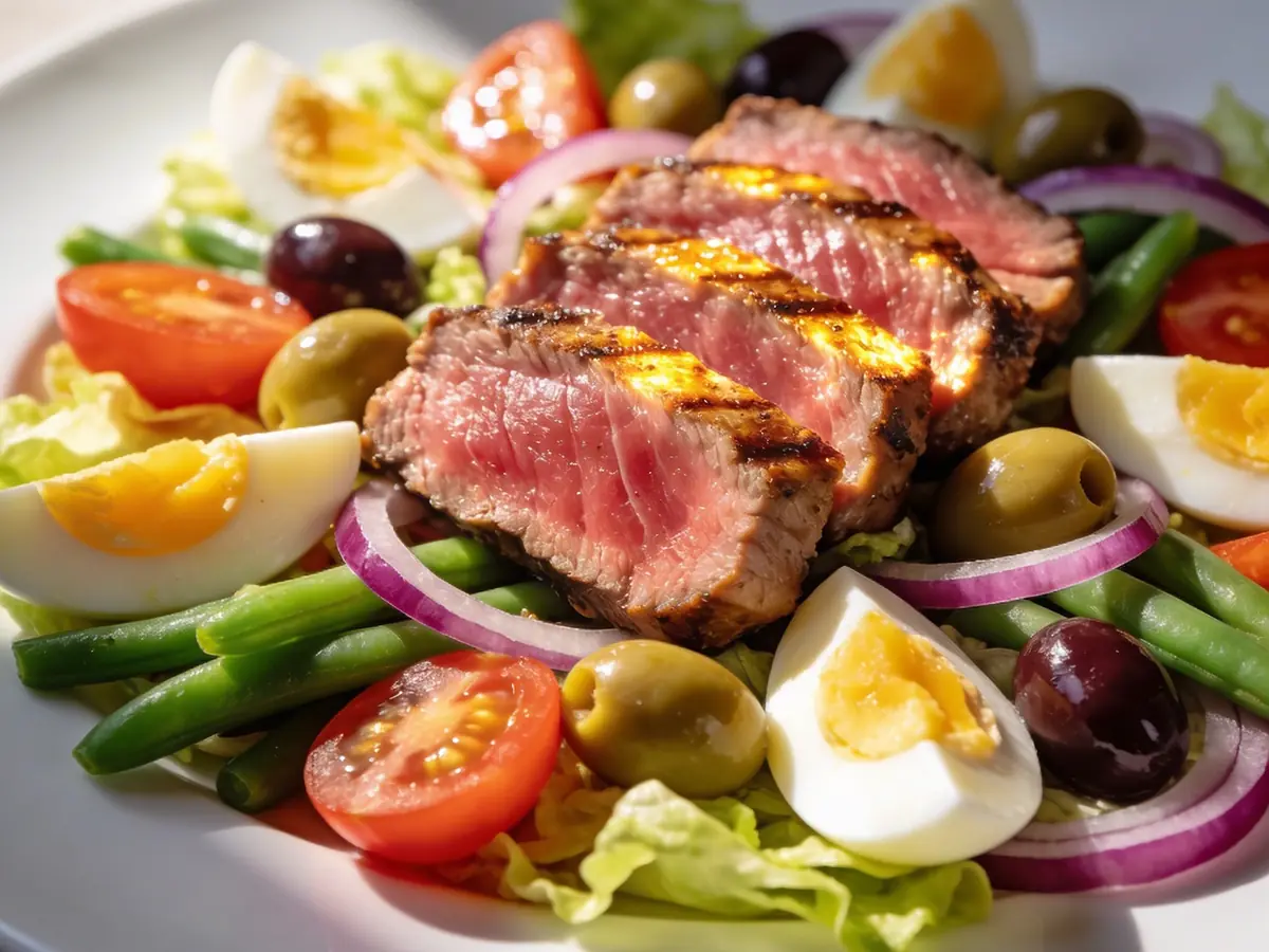 Niçoise Salad with anchovy, eggs and garlic — France recipe