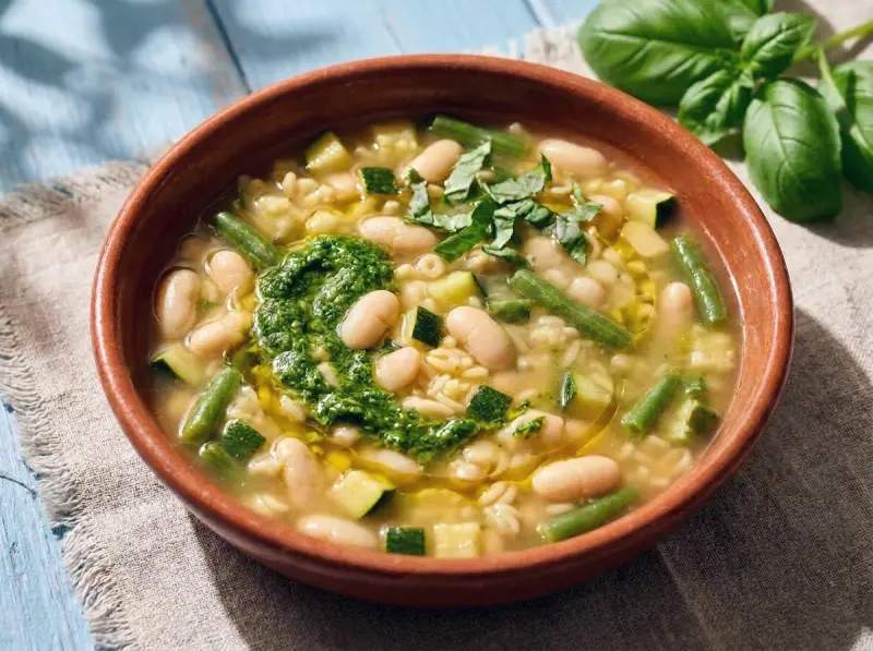 Soupe au pistou 普罗旺斯夏日蔬菜汤 —— 配罗勒蒜香酱 pistou: 罗勒, 白芸豆, 西葫芦 — 法国 · 食谱