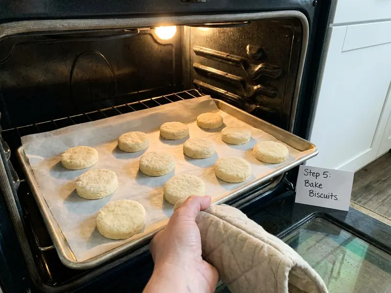Shortcake alle fragole con biscotti al latticello — step 5